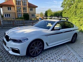 BMW M550i 4x4 Nový motor - najeto 15t. km, Premium Selection