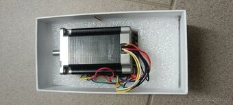 Krokový motor