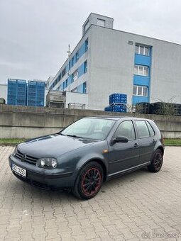 Volkswagen Golf IV 1.6 74 kW - 1
