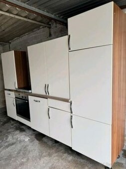 Moderní kuchyně se spotřebiči, 4580