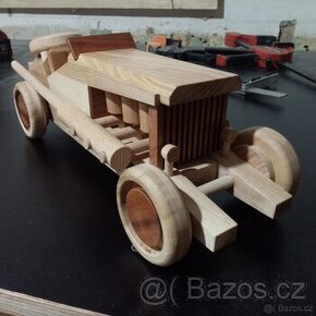 Hračka/model závodního auta z 30. let