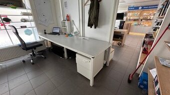 Pracovní stoly, kontejnery