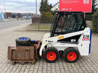 Smykový nakladač Bobcat 453, 2 lžíce 2 páry kol UNC