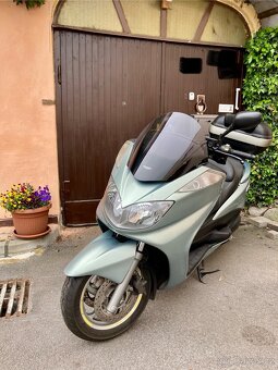 Skútr značky Yamaha 400 Majesty