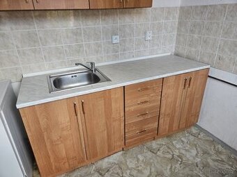 Kuchyňská linka + závěsné skříňky - 180 x 60 cm