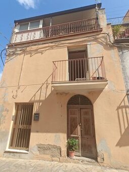 Sicílie, prodej rodinného domu 2+1 s terasou, Librizzi