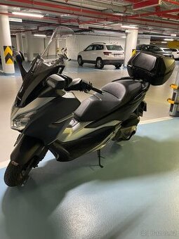 Skútr Honda (model Forza 300)