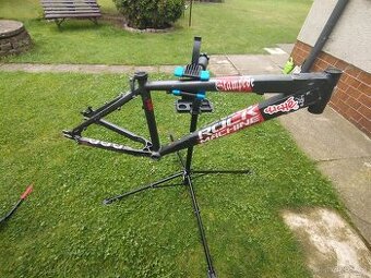 Rockmachine racing rám 26