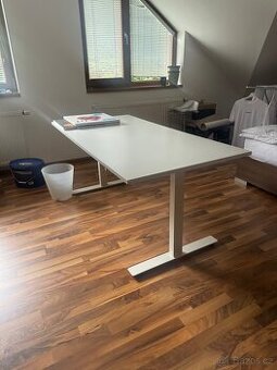 Polohovací stůl Trotten Ikea