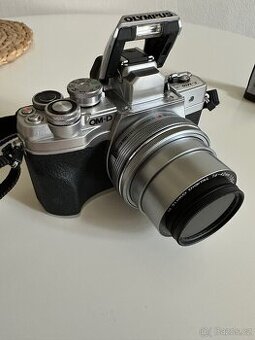 Olympus OM-D E-M10 Mark IV stříbrný