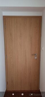 Interiérové dveře 80 Pravé+obložková zárubeň