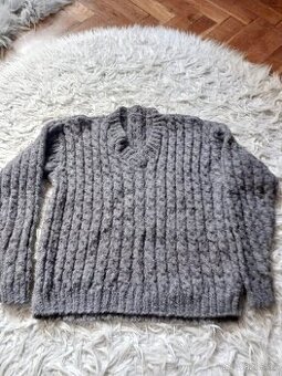 Ručně pletený svetr