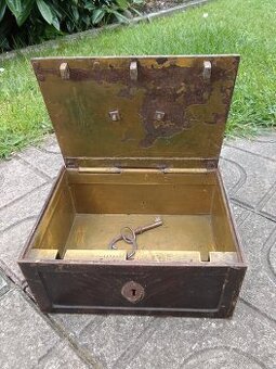 Starožitný příruční trezor
