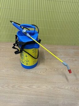 ruční tlakový postřikovač