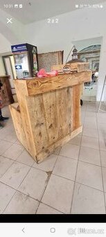 dřevěný pult / bar