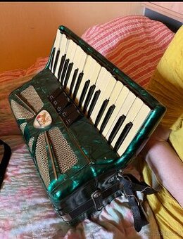 Prodám tahací harmoniku, akordeon