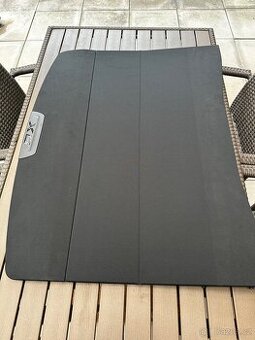 Zadní rozkládací roleta do kufru BMW X6