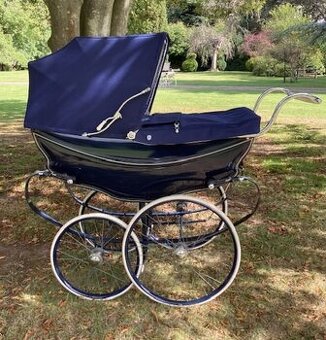 Krasny retro kocarek