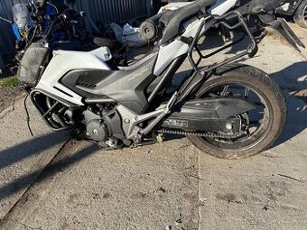 Honda NC 750 X rv:2015/5 najeto:17tis Silněji havarované
