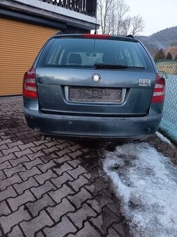 Prodám zadní naraznik na škoda Octavia 2 combi. Sensory .
