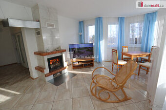 Krásná novostavba rodinného domu se zahradou a garáží v Rájo