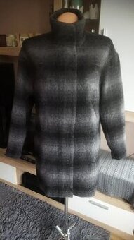 Prodám moc hezký šedo-černý melírovaný kabát zapínání na zip