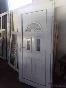 Plastové dveře