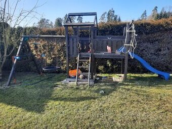 Dětský dřevěný hrad domeček skluzavka