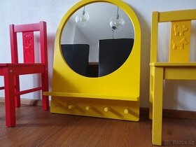 Prodám dětské židličky, stoleček a zrcadlo