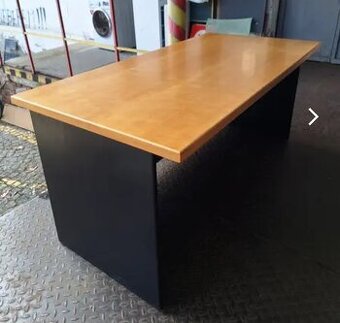 Kancelářský stůl