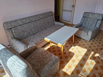 Sedačka s křesly a stolem