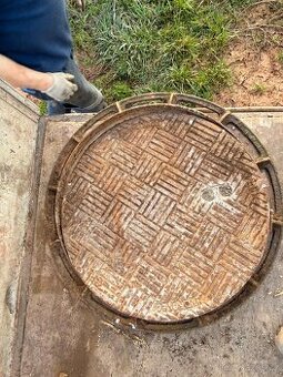 Prodám kovové poklopy na septik  atd