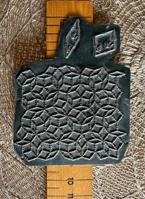 Stará kovová nějaká raznice