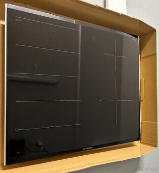 Indukční deska Bosch Serie 8 PXE675DC1E – funkční, poškrában