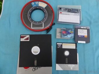 Sony DITTO , disketa 8" a další paměti, celkem 6 x