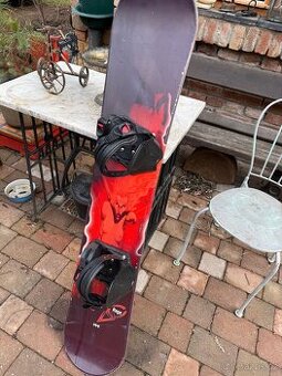 Starší snowboard 144cm