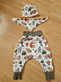 Kalhoty s cepici a satkem
