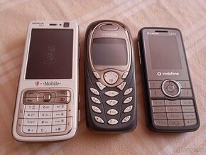 Mobilní telefony Nokia N73, Siemens A60 a Sagem my411V