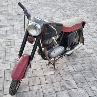 Jawa 250/592 BEZ T.P. ROK 1969 s hranatou nádrží