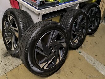 Alu kola Hyundai i20 5x114,3 r16 Originál, pneu Michelin 98%