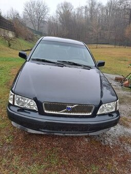 Prodám Volvo S40 r.v. 1999 LEVNĚ na náhradní díly - 1