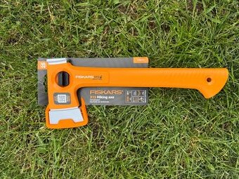 Sekera Fiskars X13