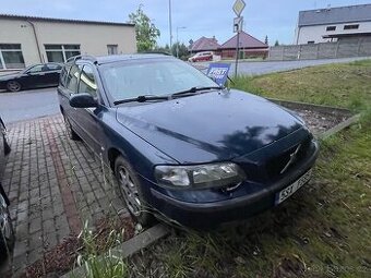 volvo V70 2,5 tdi na opravu/díly