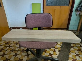 Poličky dřevěná a zelená - 1