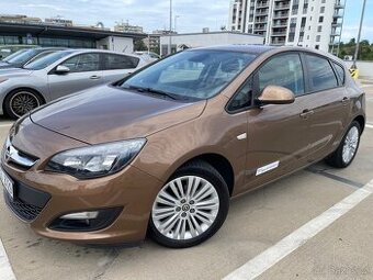 OPEL ASTRA J 1.4T 88kw, ČR, 1. MAJ, SERVISNÍ KNIHA