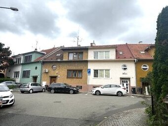 Řadová vila s neopakovatelnou atmosférou v klidné části Brna