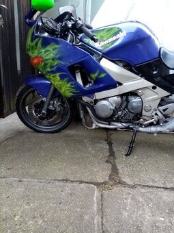Kawassaki zzr 600