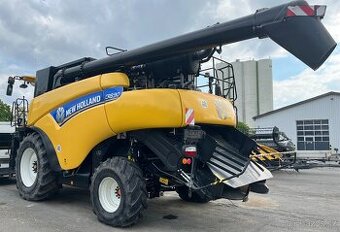 New Holland CR8.90