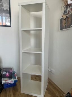 Knihovna byla 145.5x 41cm