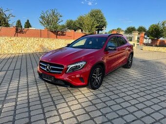 Mercedes-Benz GLA 200 D 4Matic